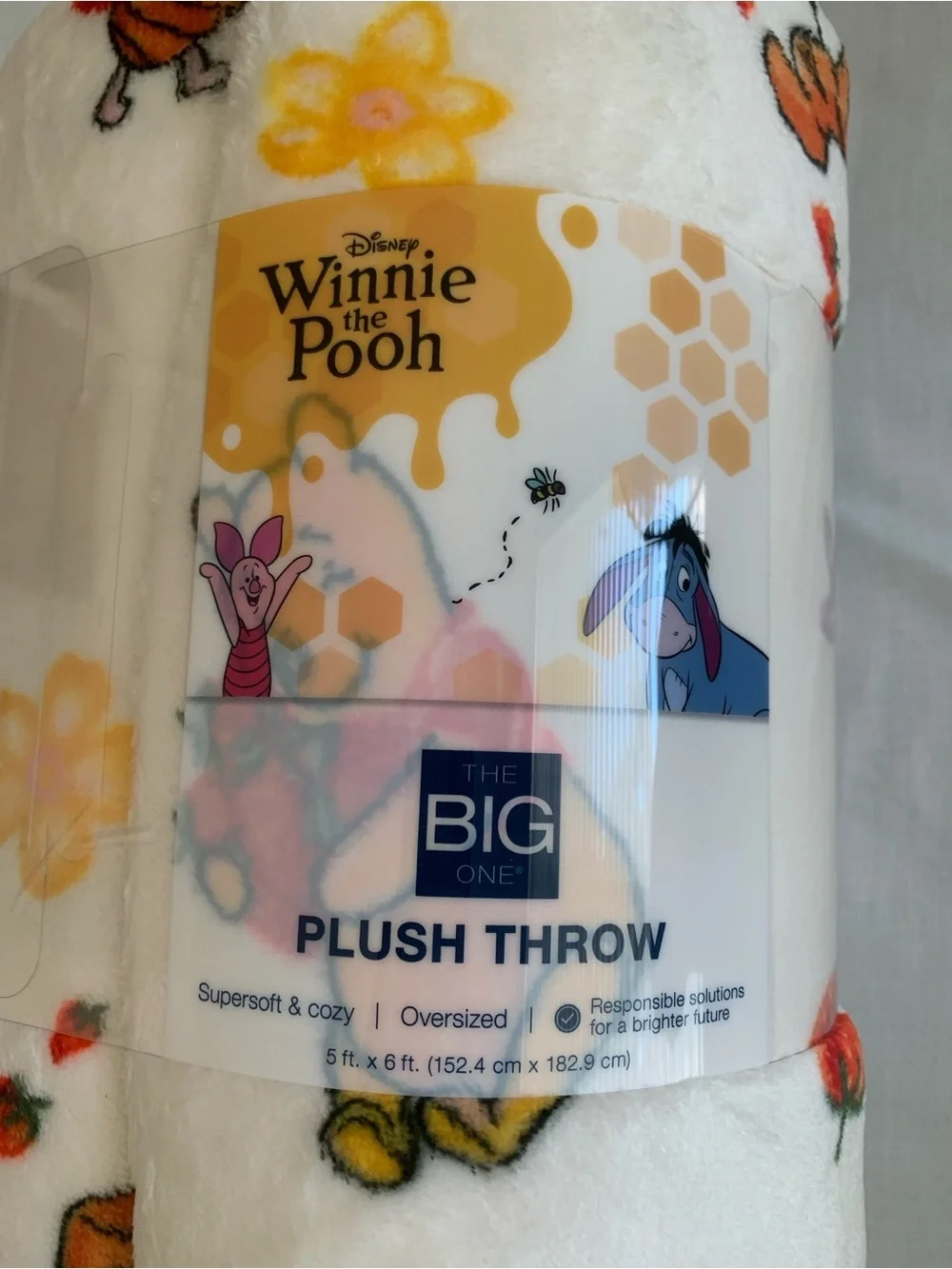 Disney Winnie the Pooh Berries Oversized Plush Throw Blanket NWT
